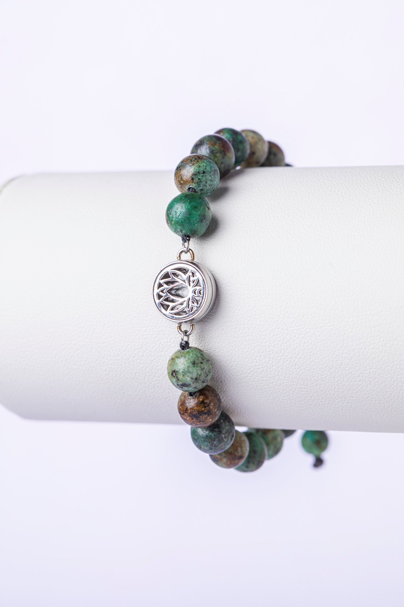 Olive Earth Edition – Silver Charm